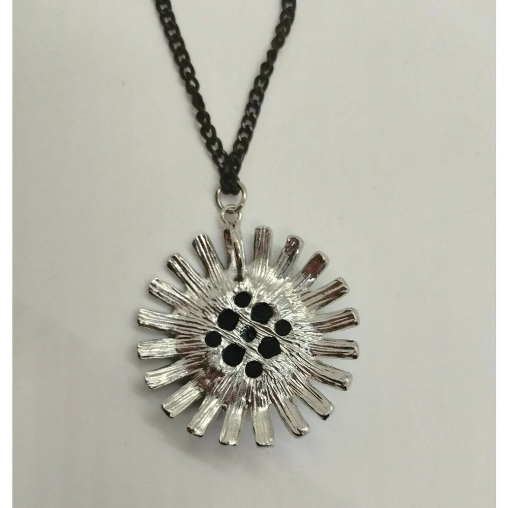 Daisy silver black